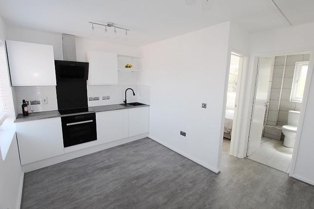 8, Salcombe Way, Hayes photo 2