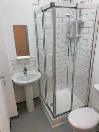 Flat to rent in 12 St Mary's Square, Swansea
