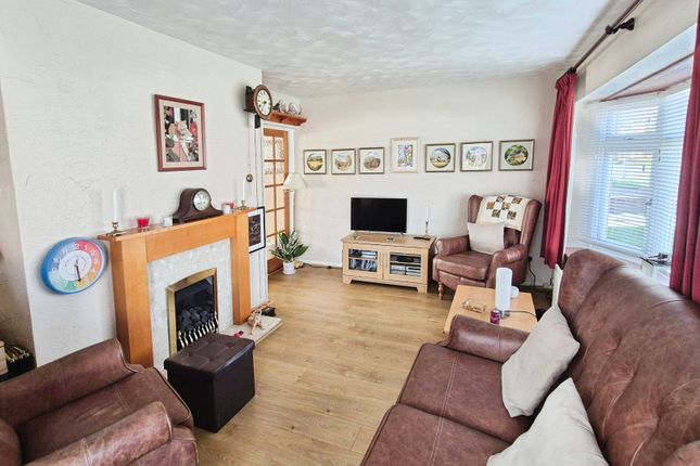 2, Maidstone Drive, Burntwood photo 2