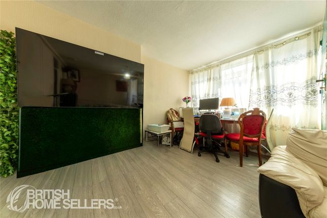 31, Stanswood Gardens, London photo 4
