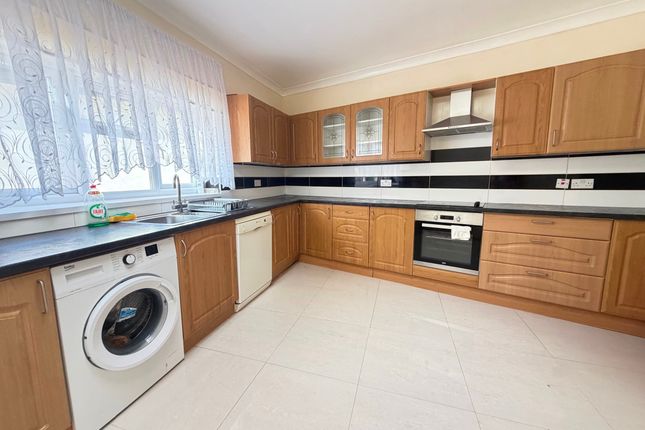 16A Daphne Gardens, London photo 2