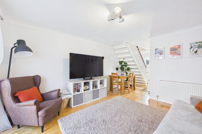 11, Orchard Drive, Buckinghamshire photo 2