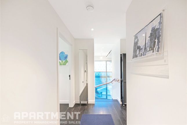 Flat for sale in 10 Cutter Lane, London