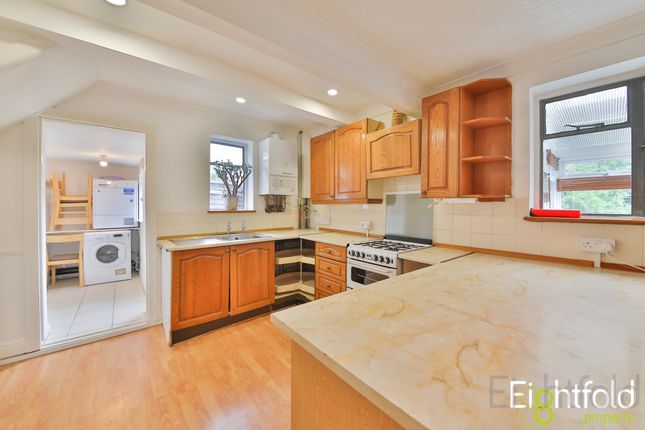 16 Arlington Crescent, Brighton photo 3