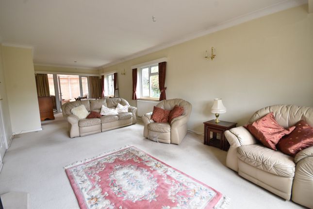 Burwood Close, Surrey photo 2