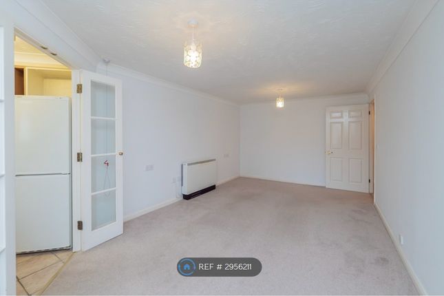 Flat, Katherine Court Upper Gordon Road, Camberley photo 5