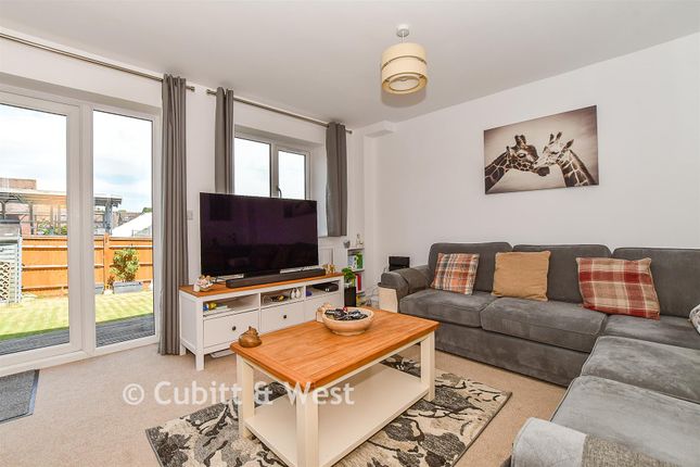 2, Mulberry Way, Crowborough photo 4