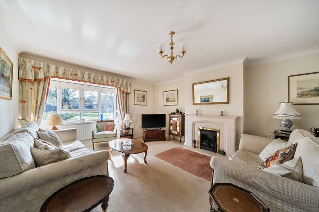 2, Woodley Gardens, Hampshire photo 2
