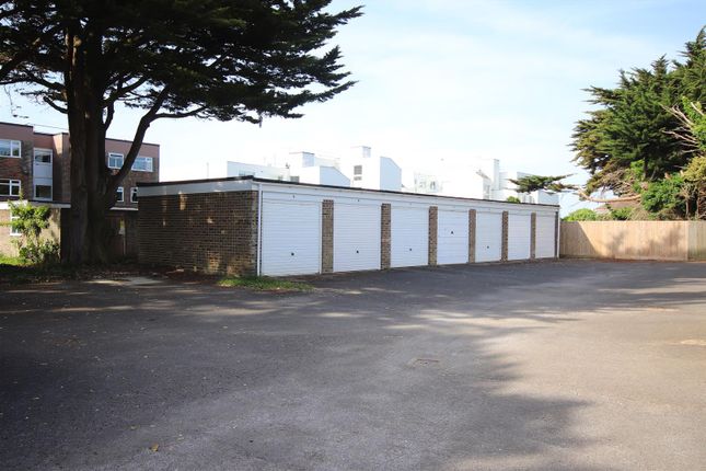 Flat 12, Needles Court, Rookcliff Way, Milford On Sea photo 4