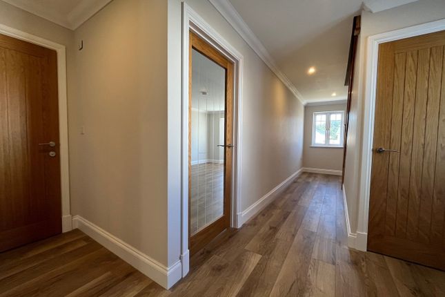 17 Heol Y Cwm, Cross Inn, New Quay photo 3