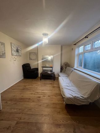 16, Whitethorn Avenue, West Drayton photo 2