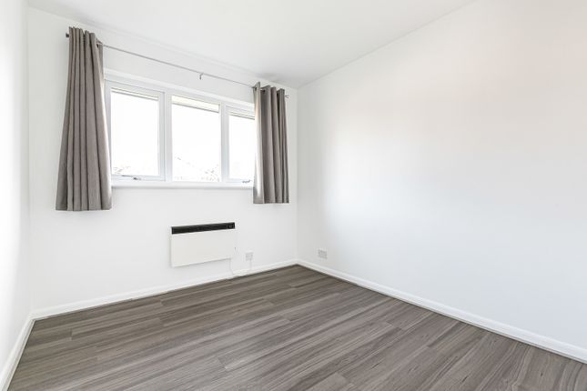 Flat 21, Shepperton Court,, Shepperton Court Drive, Surrey photo 4