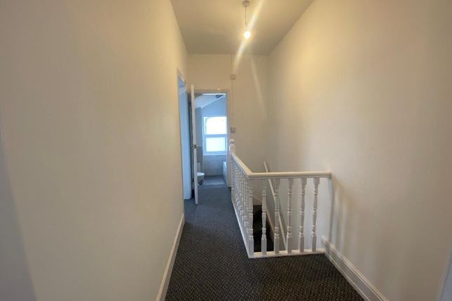Albert Avenue, Wellsted Street, Hull photo 5