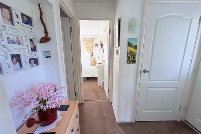 19, Cromarty Close, Fareham photo 4