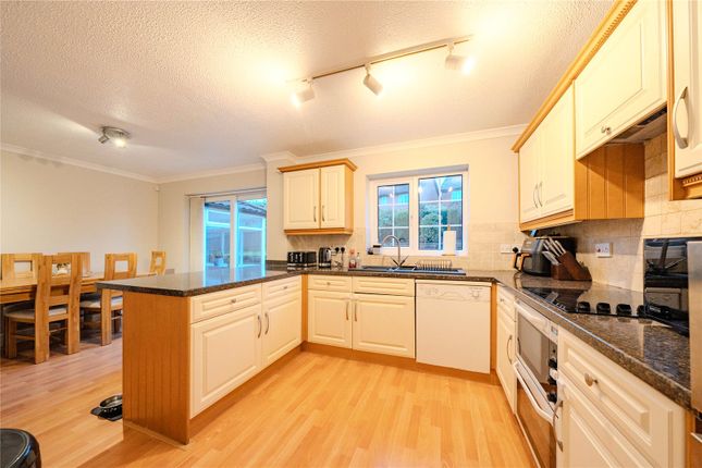19, Chestnut Drive, Leeds photo 2
