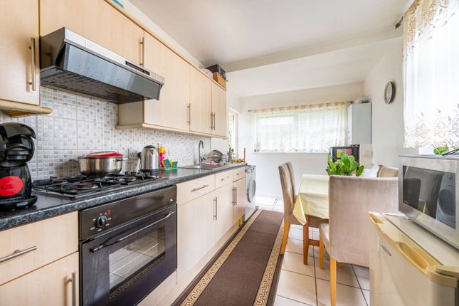 Thumbnail Maisonette for sale in Braemar Avenue, Neasden, London