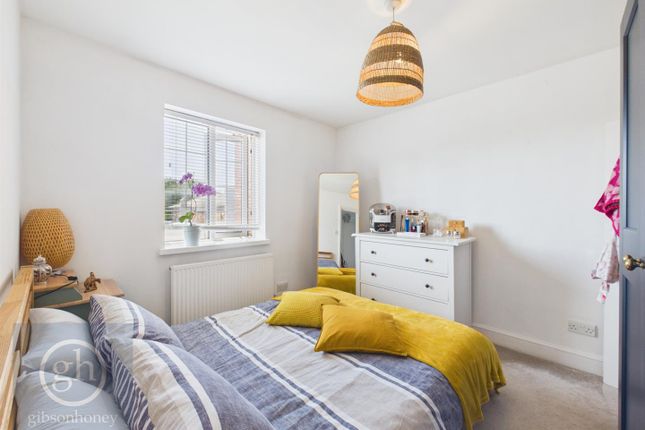 154b, High Street, Middlesex photo 4