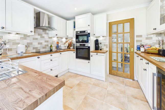 23, Ranulph Way, Chelmsford photo 2