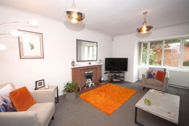 14, Laneside Hollow, Northampton photo 3