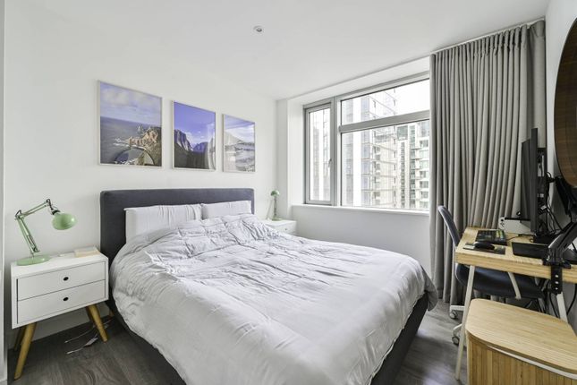 Flat to rent in Pan Peninsula Square, Canary Wharf, London