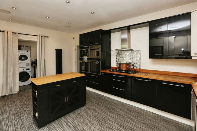 2, Grove Avenue, Gosport photo 3