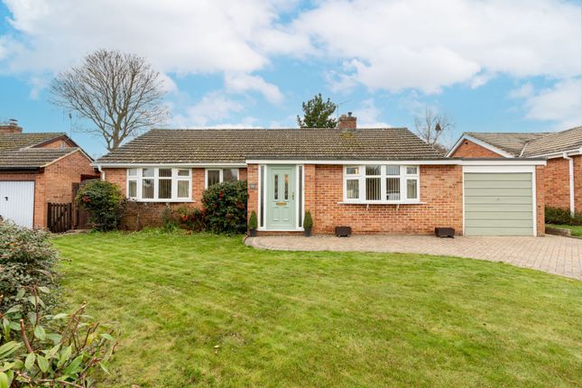 Thumbnail Detached bungalow for sale in Early Road, Witney