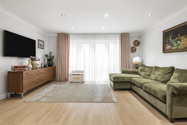 4 Battlers Mews, Battlers Green Drive, Radlett photo 3