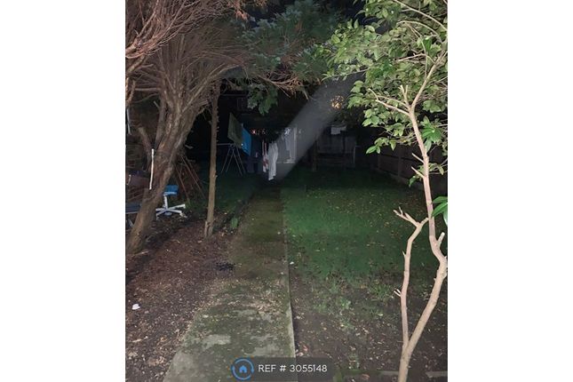Saxon Avenue, Feltham photo 5