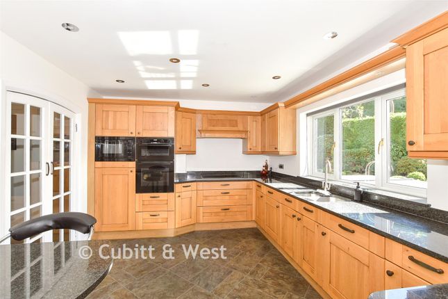 The Chalet, Woods Hill Lane, Ashurst Wood photo 2
