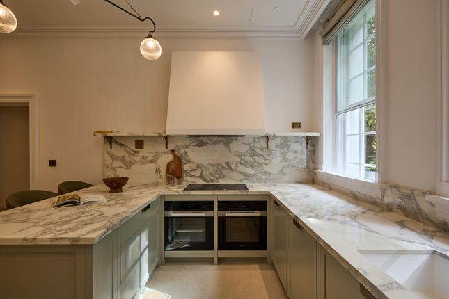 Flat 2, 98 Mount Street, London photo 3