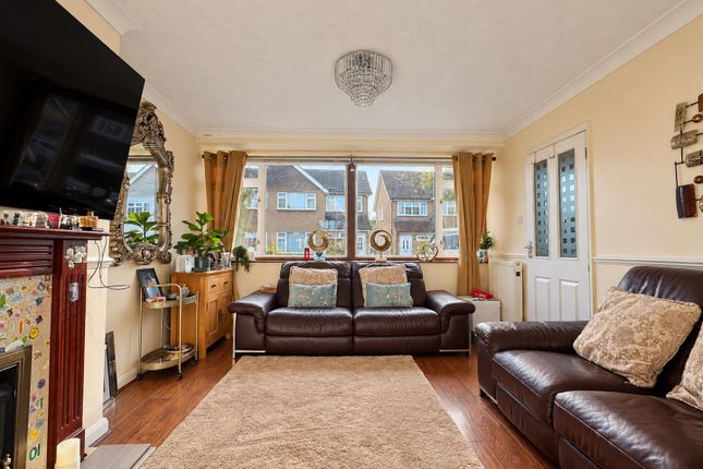 4, Penzance Close, Chelmsford photo 2