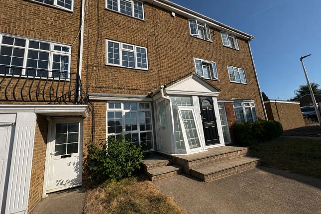 39, Gillingham photo 2
