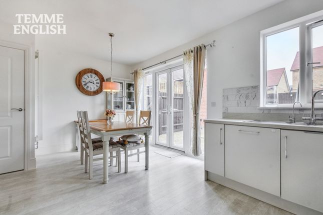 4 French Close, Basildon photo 4
