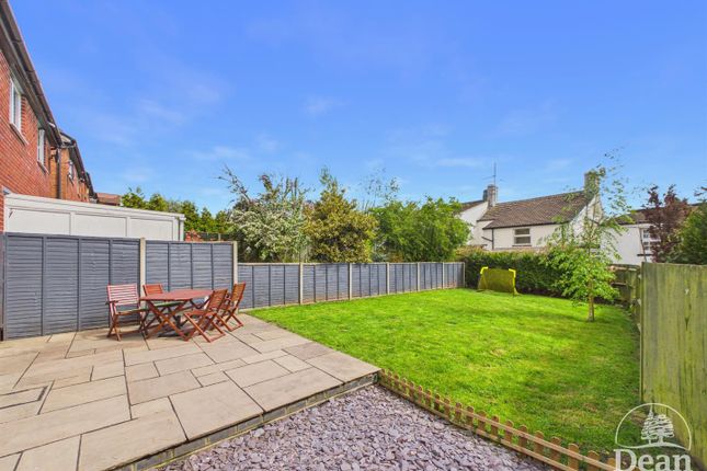 19, Grove Park, Lydney photo 2