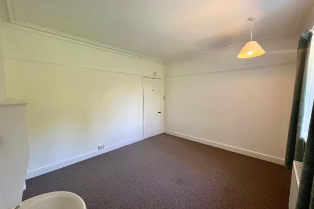 Flat 2, 10, Queens Avenue, Dorchester photo 5