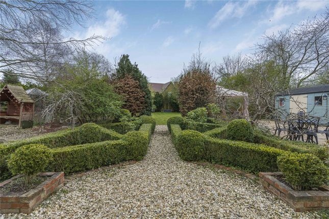 Country house for sale in Worminghall Road, Ickford, Aylesbury
