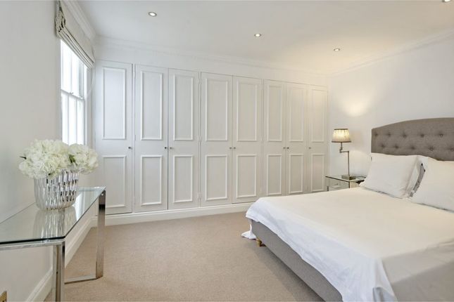 Flat to rent in St. Georges Square, London