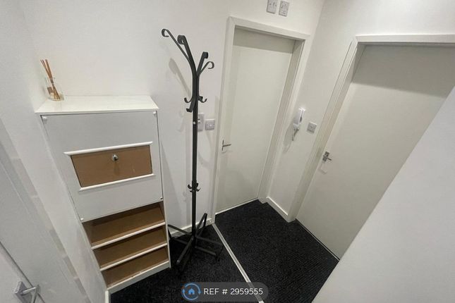 Flat  R, Farnley, Leeds photo 4