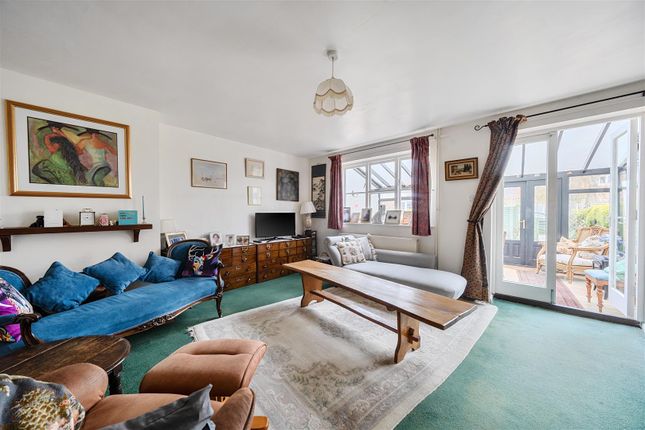 7, Meadow Way, Tonbridge photo 2