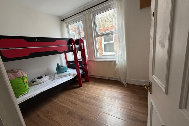 Flat 2, 2 Undine, London photo 4