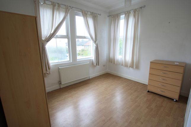 Flat to rent in Chadwick Road, London