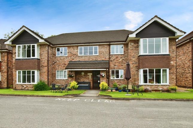 1-bed flat on 4, Wilmslow, £1,200/mo