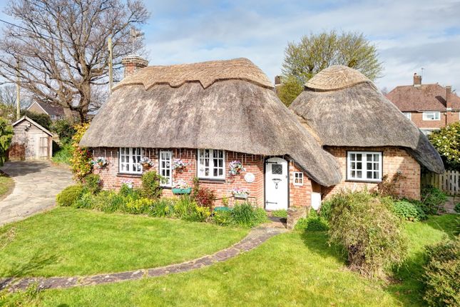 2-bed house on The Old Thatch, Hawkswood Road, Hailsham, £400,000