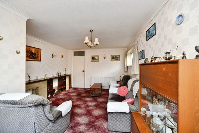 97, Phyllis Avenue, Peacehaven photo 4