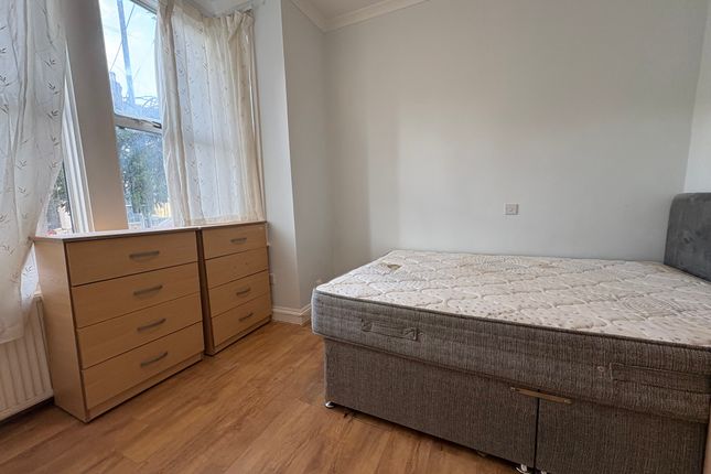 13, Gathorne Road, London photo 4