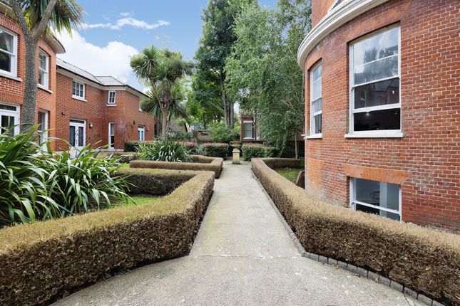 Flat for sale in New Dover Road, Canterbury