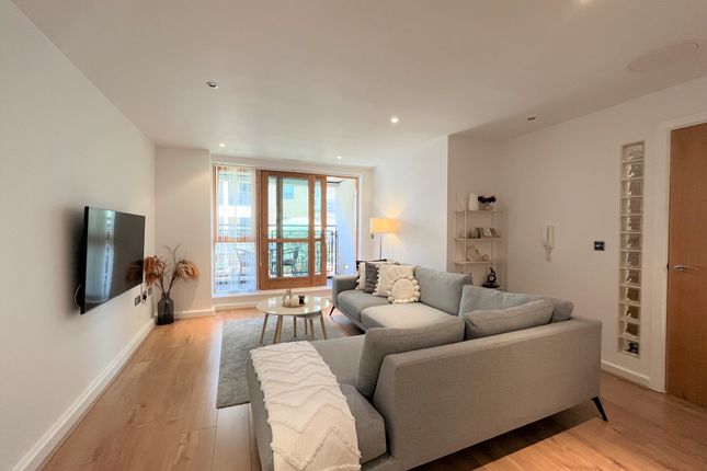 2-bed flat on 15, St James Quay, Leeds, £175,000
