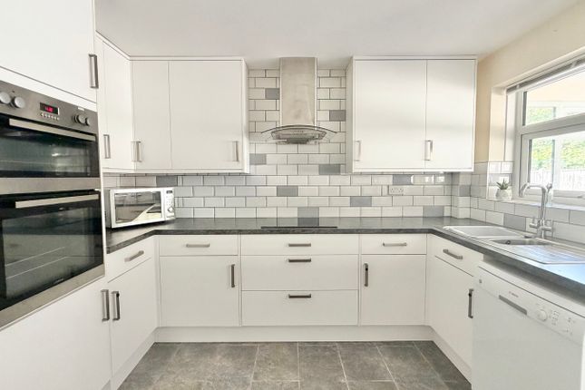 16, Spindlewood Drive, Bexhill-on-Sea photo 4