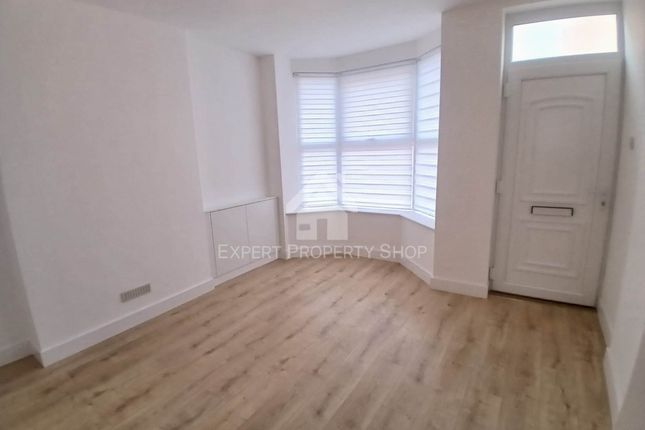 52, Victoria Road, Worksop photo 2