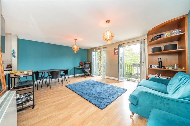 Flat 2-22, Kempton Court, 2, Durward Street, London photo 3